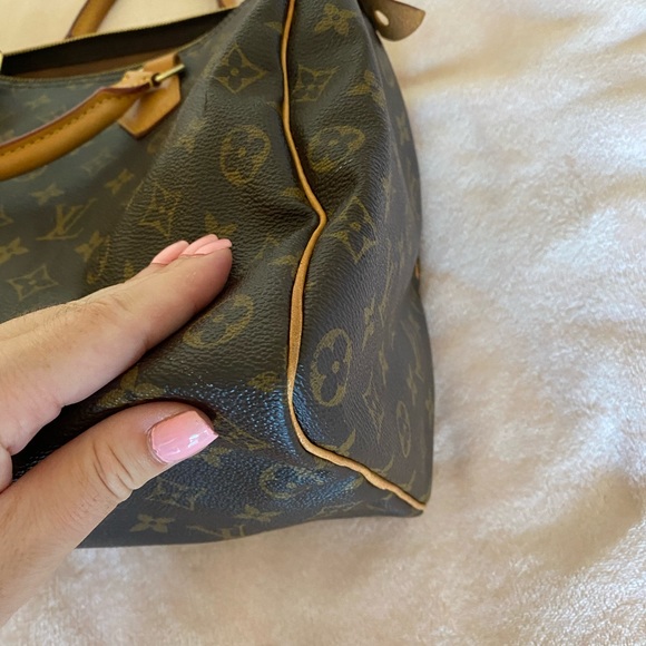 ❗️SOLD❗️2017 Louis Vuitton Speedy 35 - Picture 8 of 11